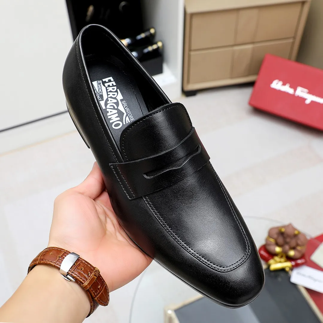 Men's shoes 💰460 🔥Ferragamo's new men's casual slip-on shoes🇨🇳Official website original 1:1 mold, original quality💯Fine workmanship, high-end luxury☘The upper is made of imported Italian first-layer cowhide🌴Luxurious water dyeing🐂Leather lining🍓Rubber wear-resistant and non-slip outsole, breathable and comfortable to wear🍍The first choice for high-grade men, 5 colors available! Code number 38-44 (45.46. Customized)